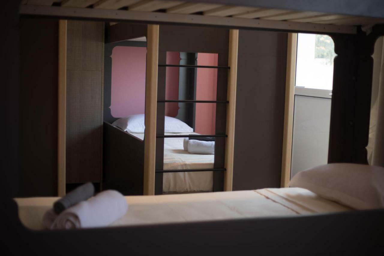 Local Hostel & Suites Potamós エクステリア 写真