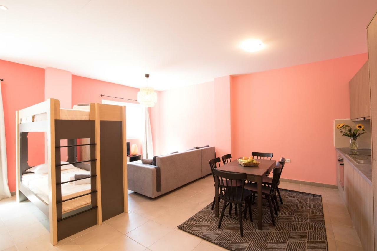 Local Hostel & Suites Potamós エクステリア 写真