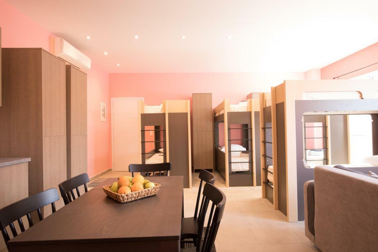 Local Hostel & Suites Potamós エクステリア 写真