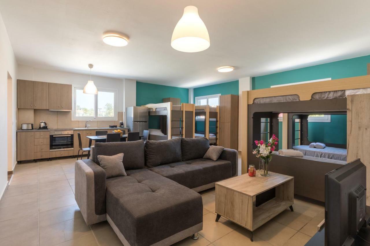 Local Hostel & Suites Potamós エクステリア 写真